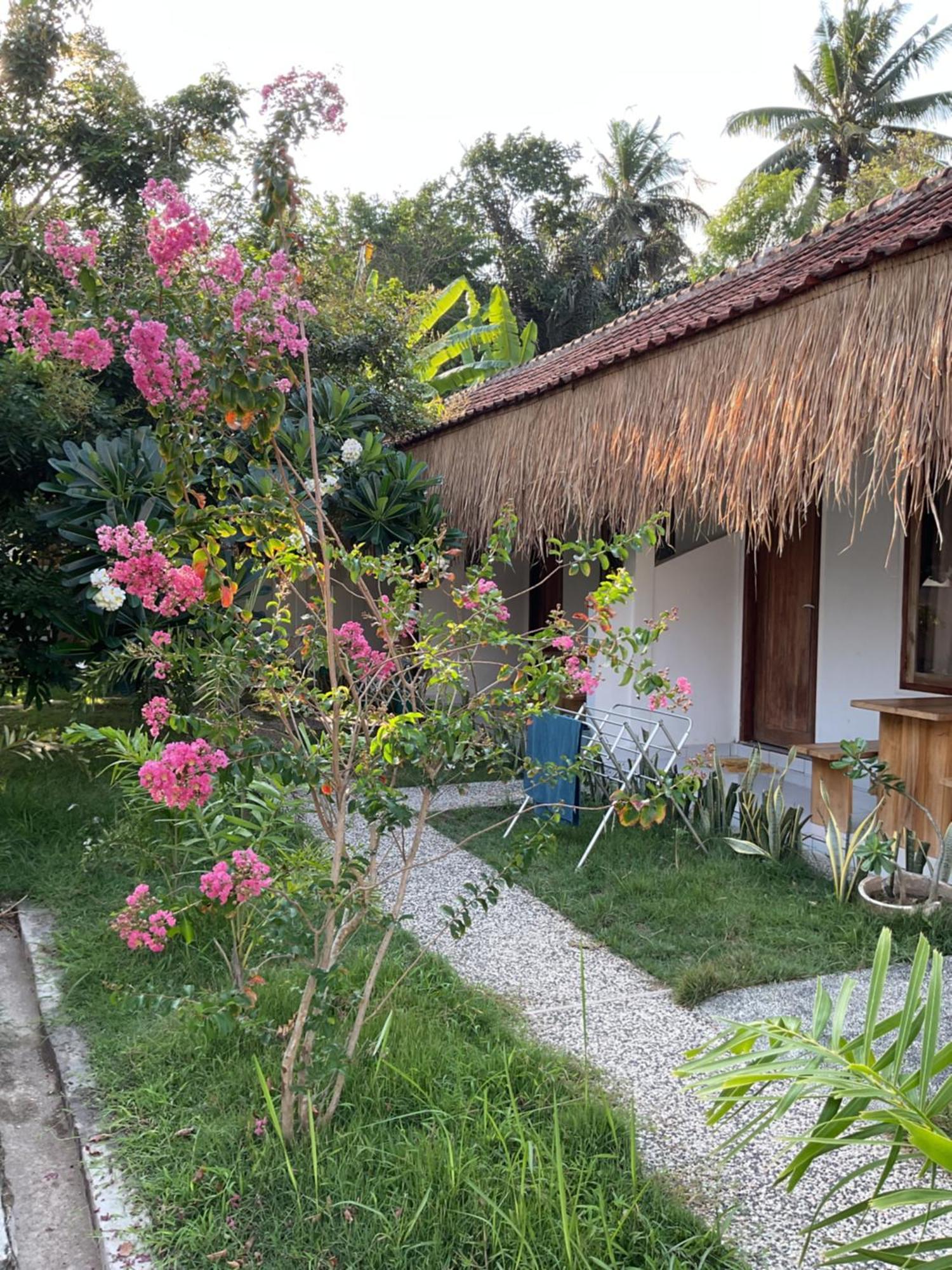 Tiga Spies Hostel Kuta  Exterior photo